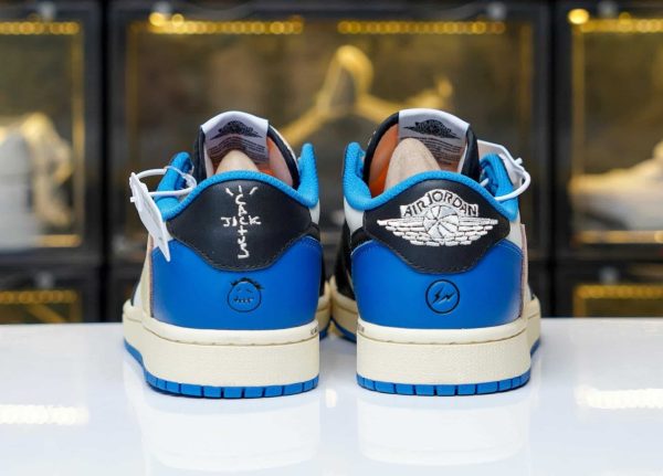 Hậu giày Travis Scott