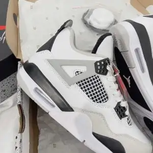 Nike Jordan 4 trắng xám