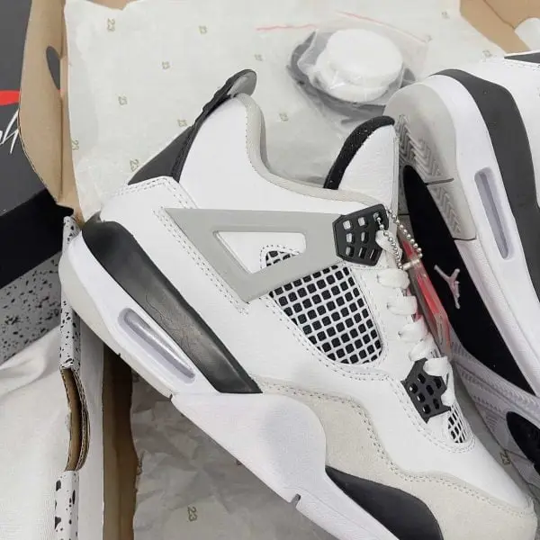 Nike Jordan 4 trắng xám