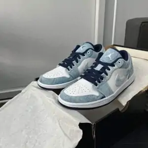 Hình Jordan 1 Low Loang